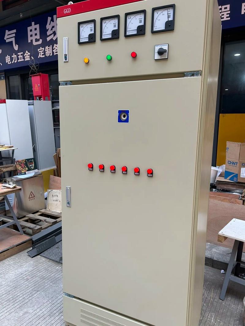 客戶定制主進開關(guān)2000a的ggd柜,安裝調(diào)試完畢,順利交